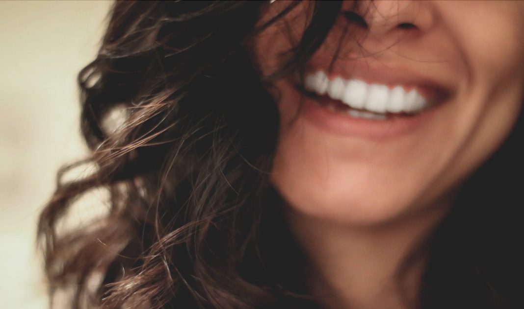How To Whiten Teeth at Home Naturally