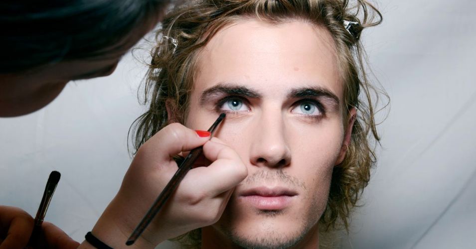 Reasons Some Men Wear Makeup