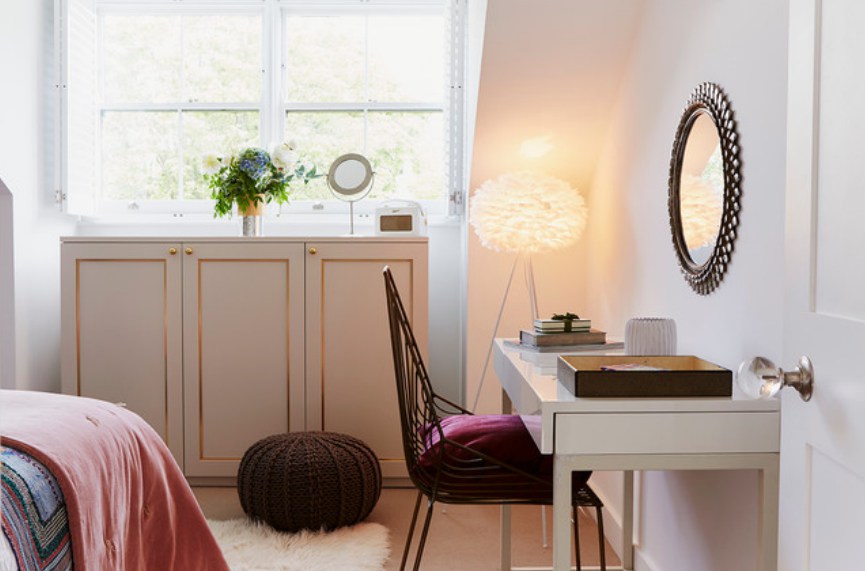 Put Dressing Table By the Side of Your Bed